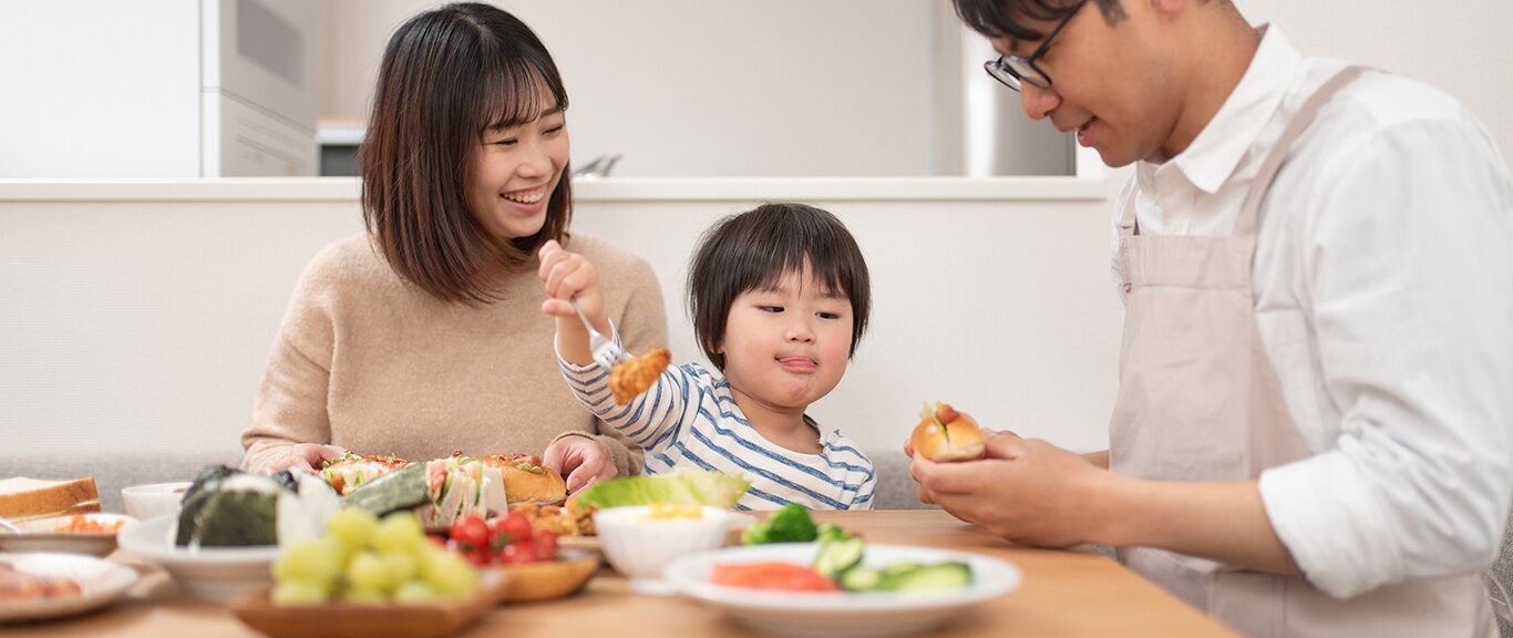 สอนลูกกินข้าวเอง เด็กอารมณ์ดี สอนลูกกินข้าวเอง เด็กอารมณ์ดี