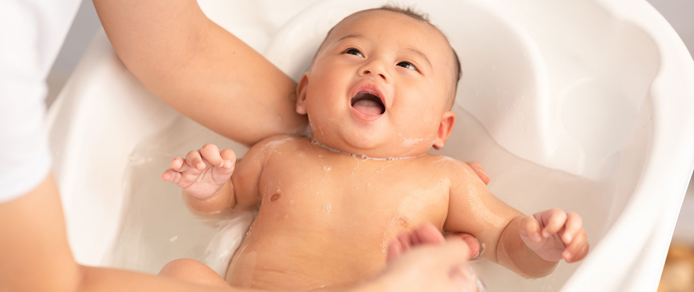 วิธีดูแลผิวแพ้ง่ายของลูก ทำความสะอาดผิวเด็ก วิธีดูแลผิวแพ้ง่ายของลูก ทำความสะอาดผิวเด็ก
